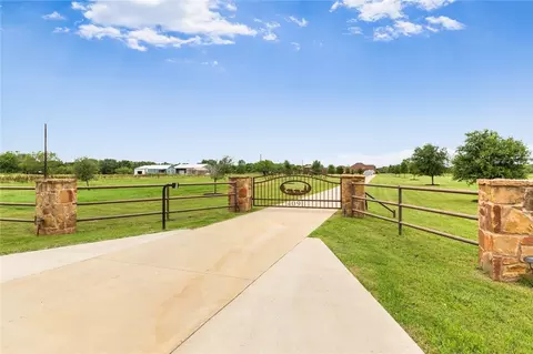 4091 N Rock Creek Loop, Waco, TX 76708 photo 2
