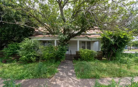 1014 W 3rd St, Mcgregor, TX 76657 photo 2