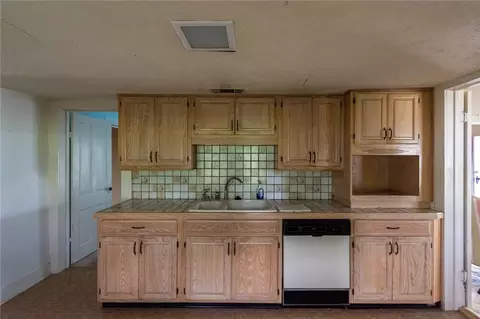 1014 W 3rd St, Mcgregor, TX 76657 photo 8