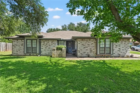208 Westhill Dr, Hewitt, TX 76643