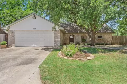 3209 Pioneer Cir, Woodway, TX 76712