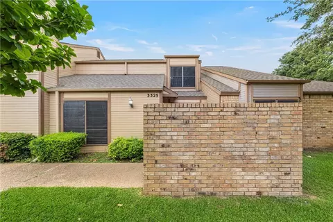 3325 Chimney Place Dr, Waco, TX 76708 photo 2