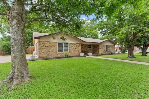 102 Thompson Cir, Lorena, TX 76655 photo 2