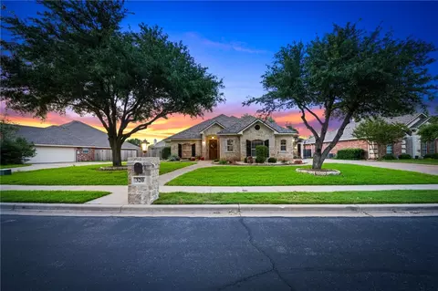 320 Canterbury Rd, Woodway, TX 76712