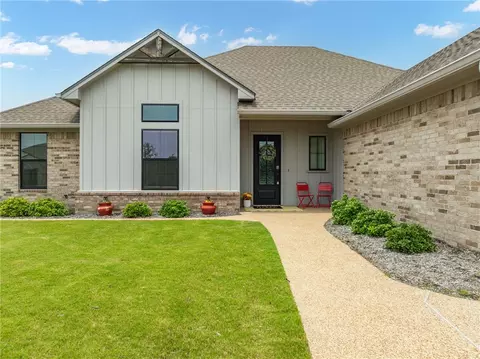 208 Fox Run Ln, Waco, TX 76706