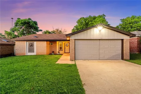 2104 Century Dr, Waco, TX 76712