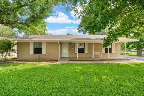 713 W Main St, Little River Academy, TX 76554