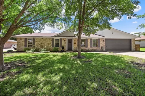 111 York Dr, Lorena, TX 76655