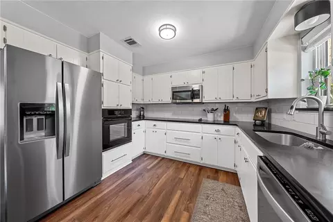 111 York Dr, Lorena, TX 76655 photo 5