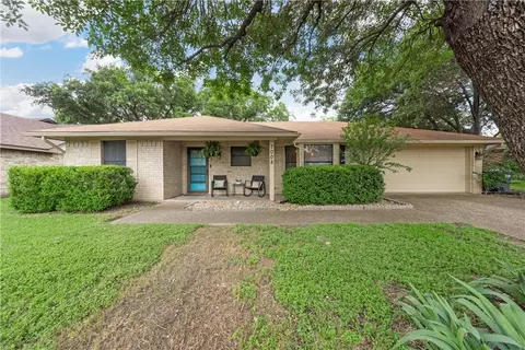 7008 Oxford Dr, Woodway, TX 76712