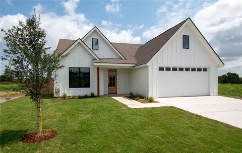 9917 Ridings Dr, Waco, TX 76708
