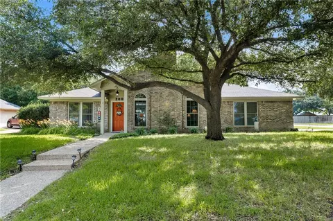 200 Fannin Dr, Hewitt, TX 76643