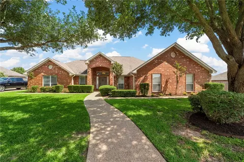 417 W Wall St, Hewitt, TX 76643