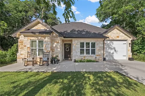 205 Cleveland St, Mcgregor, TX 76657