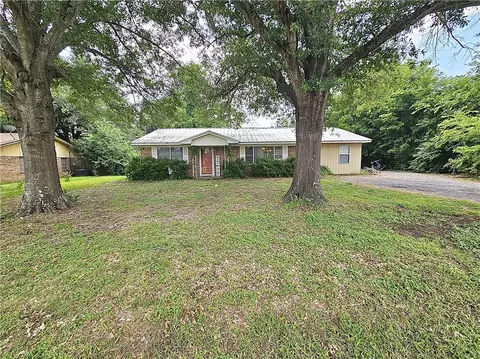 910 Phyllis Ln, Groesbeck, TX 76642