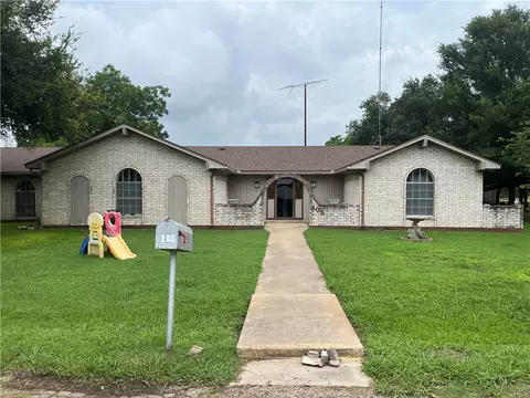105 Woody Ray Dr, Elm Mott, TX 76640