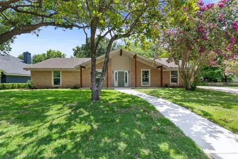 9304 Country Lake Dr, Waco, TX 76708