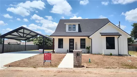209 Nashua St, Groesbeck, TX 76642