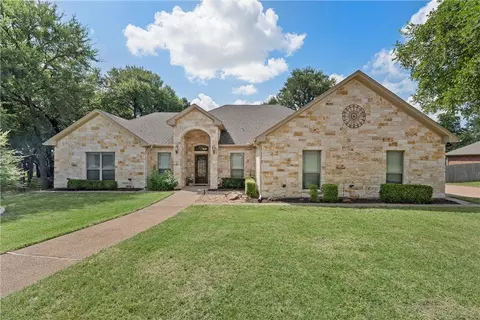 8716 Gladedale Dr, Woodway, TX 76712