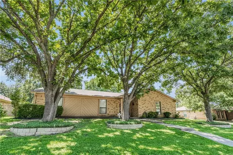 1057 Radisson Dr, Hewitt, TX 76643