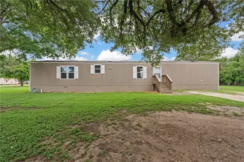 280 Cr 483 Rd, Lott, TX 76656