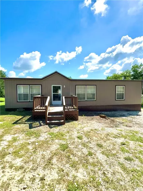 320 N Judge Hailey Dr, Lott, TX 76656