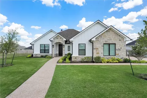 828 Forward Pass Dr, Hewitt, TX 76643