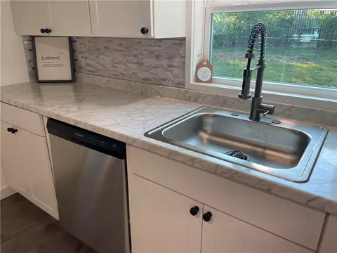 601 N 3rd St, Mcgregor, TX 76657 photo 7