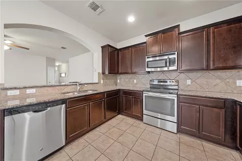 9920 Desperado Dr, Waco, TX 76708 photo 3