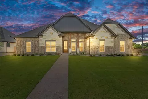860 Gallant Fox Rd, Hewitt, TX 76643