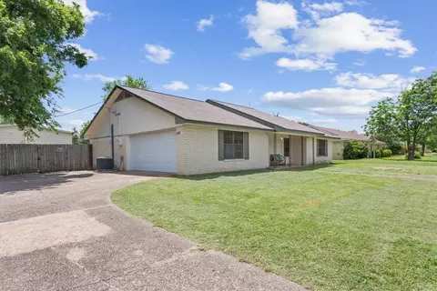 129 Oklahoma Ave, Hewitt, TX 76643 photo 3
