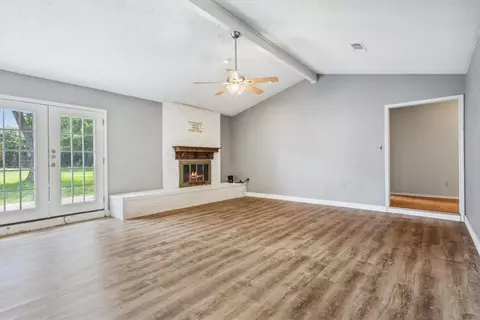 129 Oklahoma Ave, Hewitt, TX 76643 photo 5