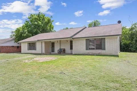 129 Oklahoma Ave, Hewitt, TX 76643 photo 2
