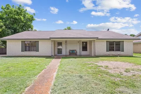 129 Oklahoma Ave, Hewitt, TX 76643