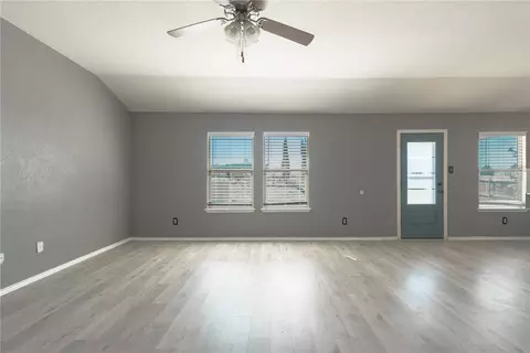 401 Coby Dr, Troy, TX 76579 photo 9