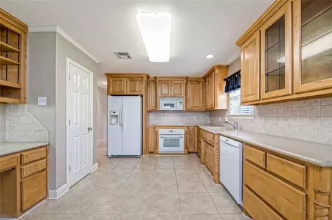 303 Ranchgate Trl, Mcgregor, TX 76657 photo 8