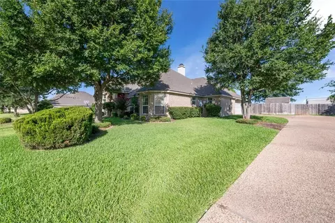303 Ranchgate Trl, Mcgregor, TX 76657 photo 2