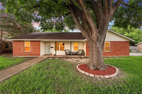 112 Texas Ave, Hewitt, TX 76643