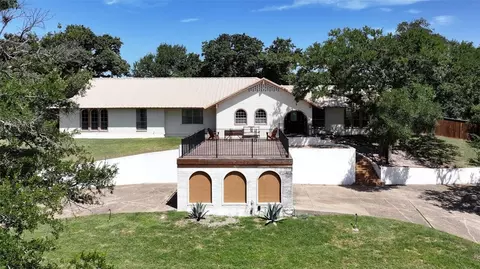 8101 Forest Ridge Dr, Woodway, TX 76712