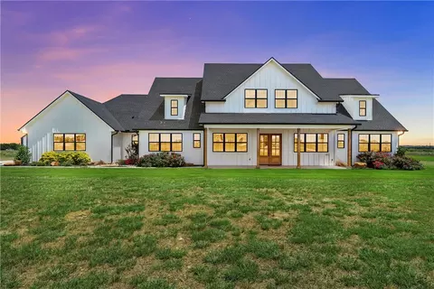 428 Willow Moon Ranch Rd, Crawford, TX 76638