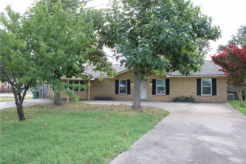806 Old Temple Rd, Hewitt, TX 76643