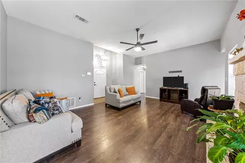 207 Knight Ln, Waco, TX 76705 photo 3