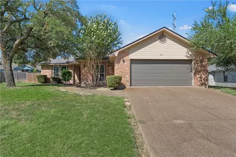 224 Cross Country Dr, Hewitt, TX 76643