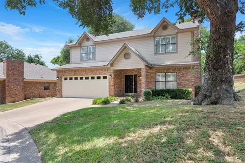 208 Shady Pl Dr, Woodway, TX 76712