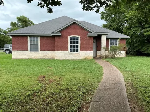 609 W State St, Groesbeck, TX 76642