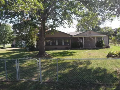 121 Edgeview Dr, Whitney, TX 76692