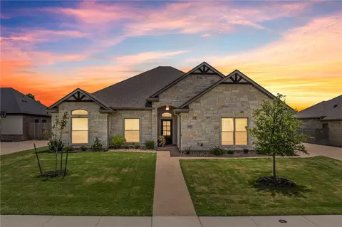 812 Gallant Fox Rd, Hewitt, TX 76643