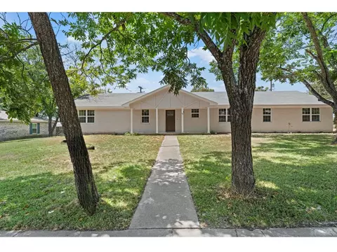 917 Denison Dr, Robinson, TX 76706