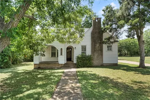 1110 S Harrison St, West, TX 76691