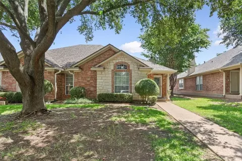 555 Old Mill Creek Dr, Waco, TX 76712